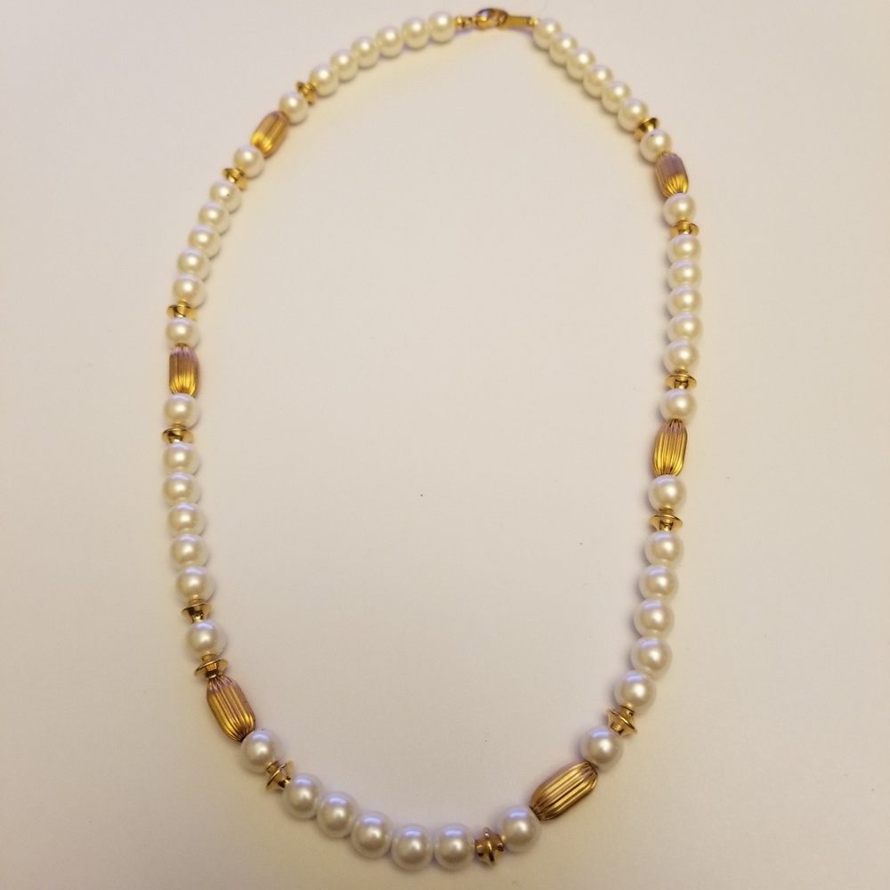 Classic Pearl Necklace 18" Vintage